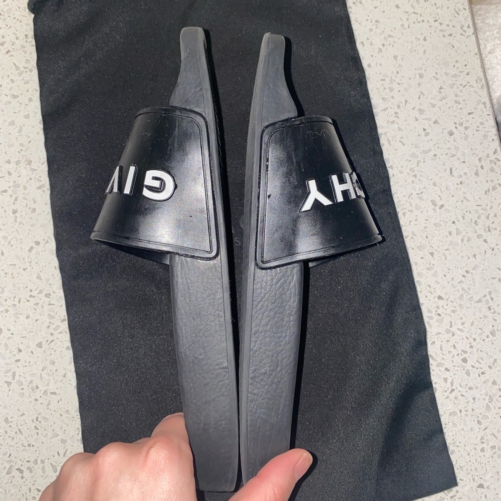 AUTHENTIC GIVENCHY POOL LOGO SLIDES - BLACK 🖤 - Picture 5 of 5